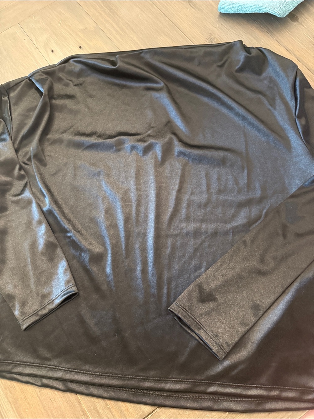 Banana Republic womens Black Long-Sleeve Satin Top
Large
NWT